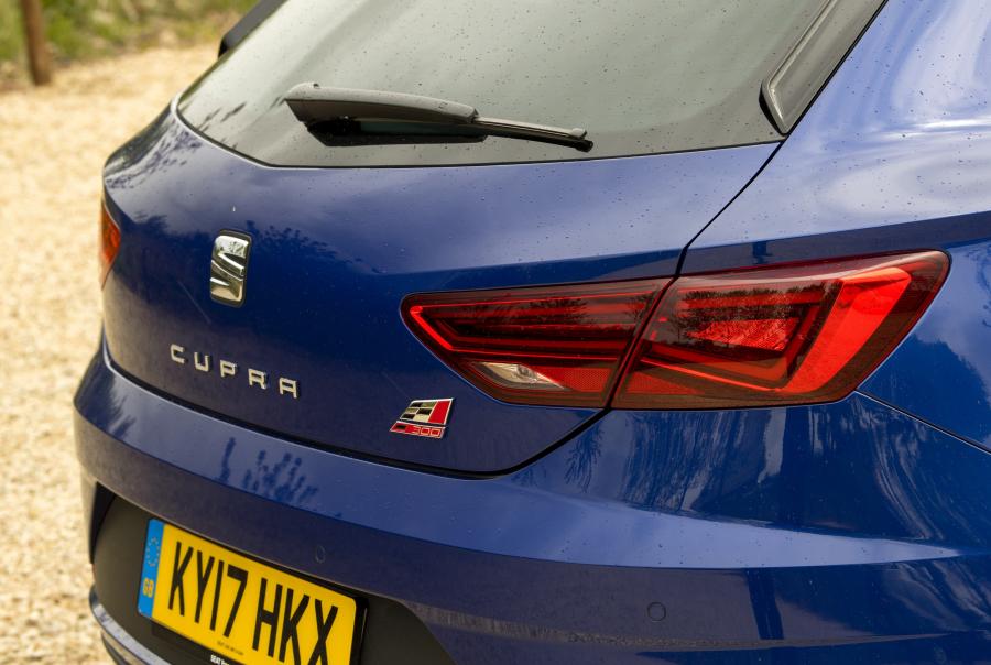 Детали экстерьера Seat Leon SC Cupra 300 2017 года  (UK) (фото 15 из 22)